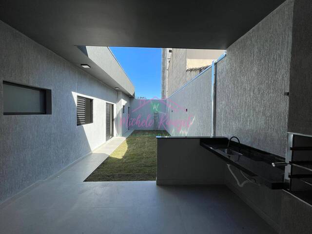 #221 - Casa para Venda em Jacareí - SP - 2